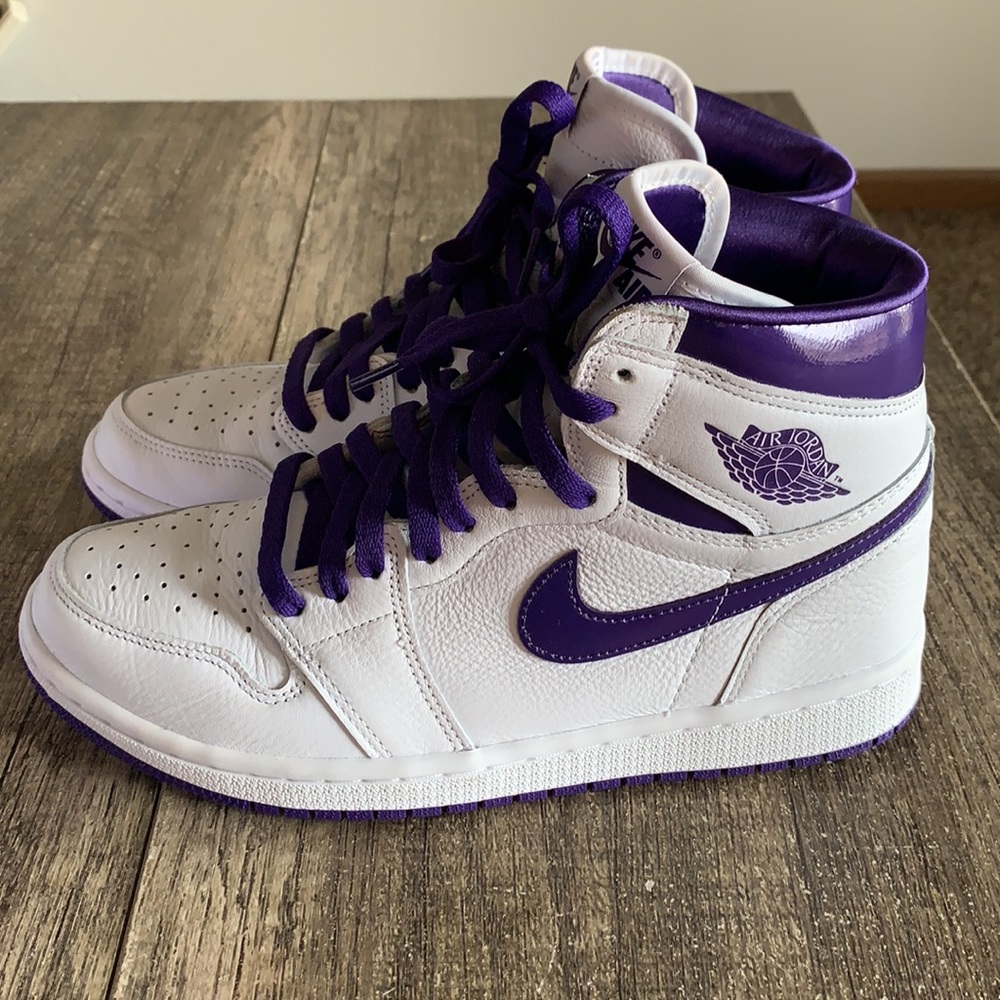Nike women’s Jordan 1 high OG Court Purple - Picture 2 of 11